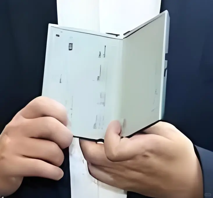 全球首款可折叠彩色电子书阅读器发布了