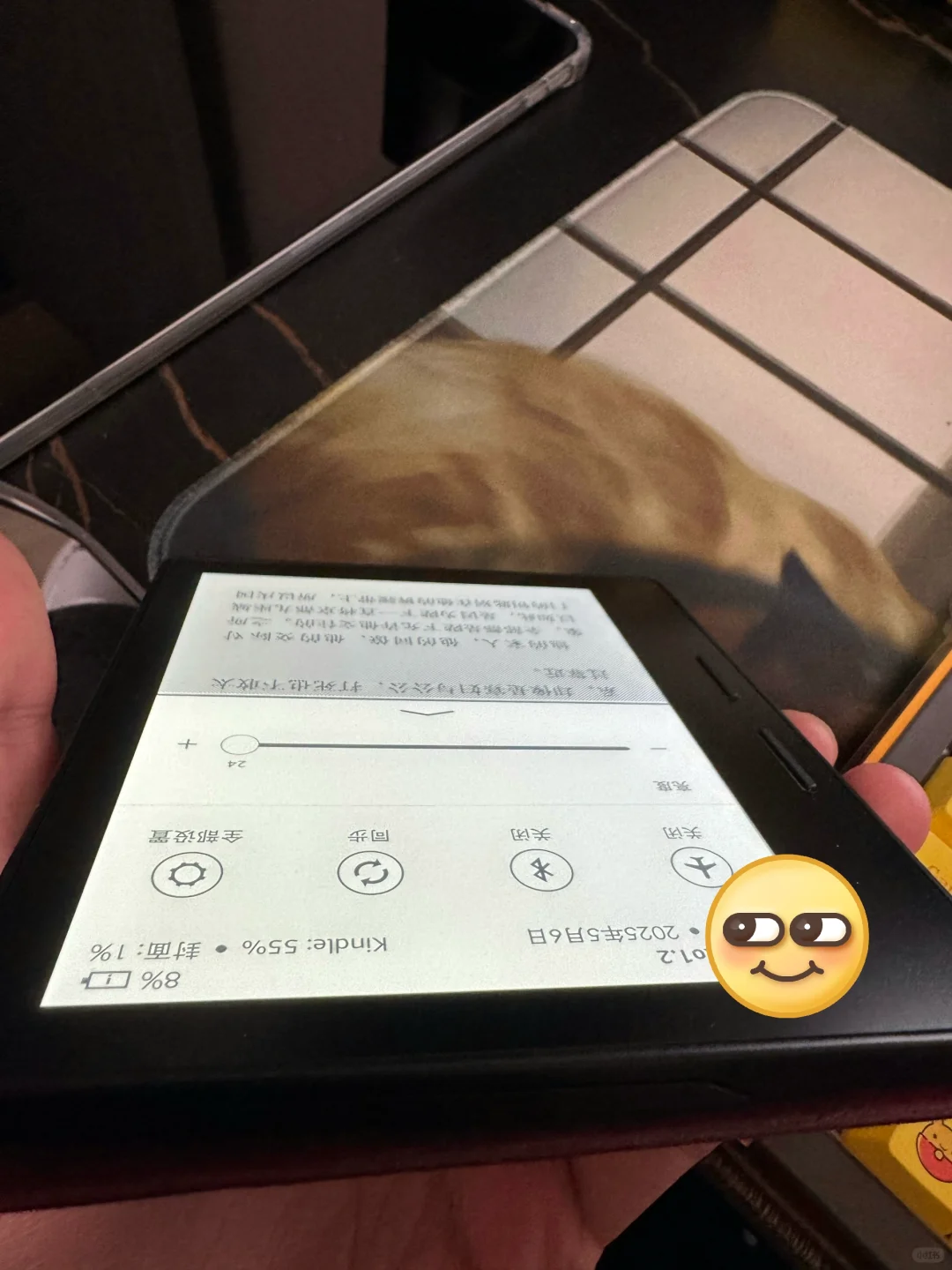 kindle用手机相机放大看有小黑点和残影