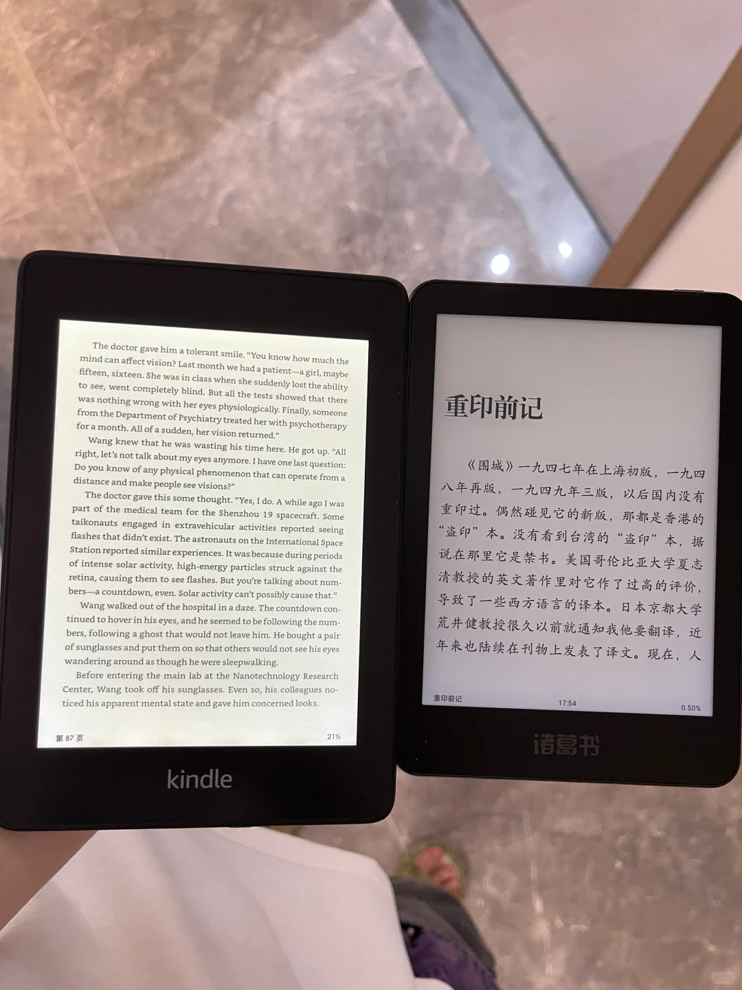 翻出两台电子屏，是真的很爱看书了