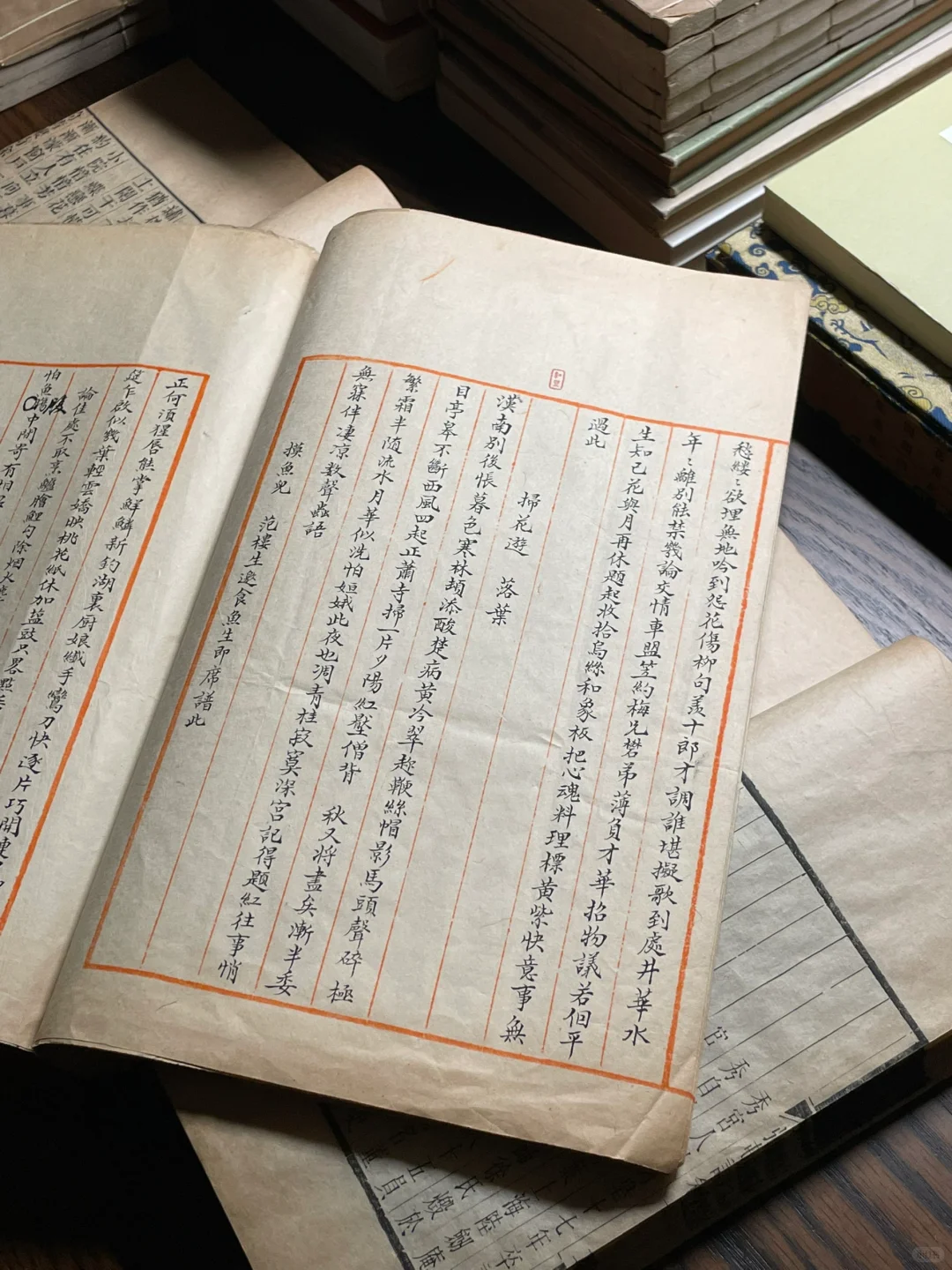 夜晚在灯下读书，谁懂这种快乐