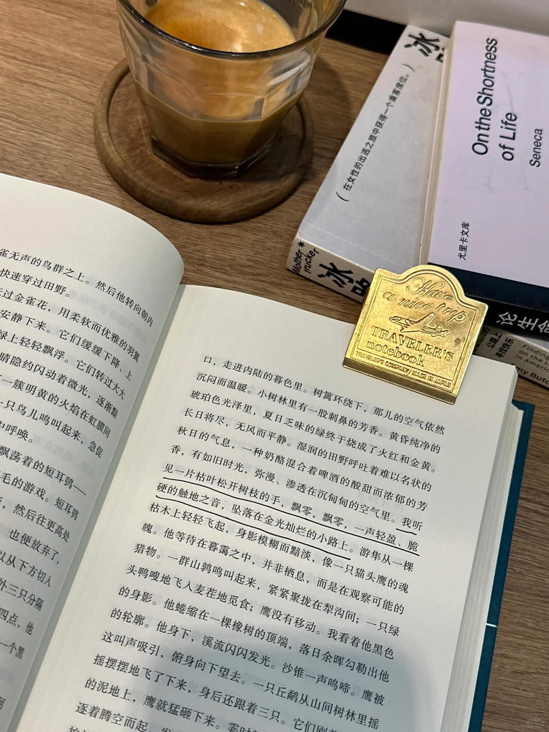 “生活重复但很自由，就饮咖、阅读。”
