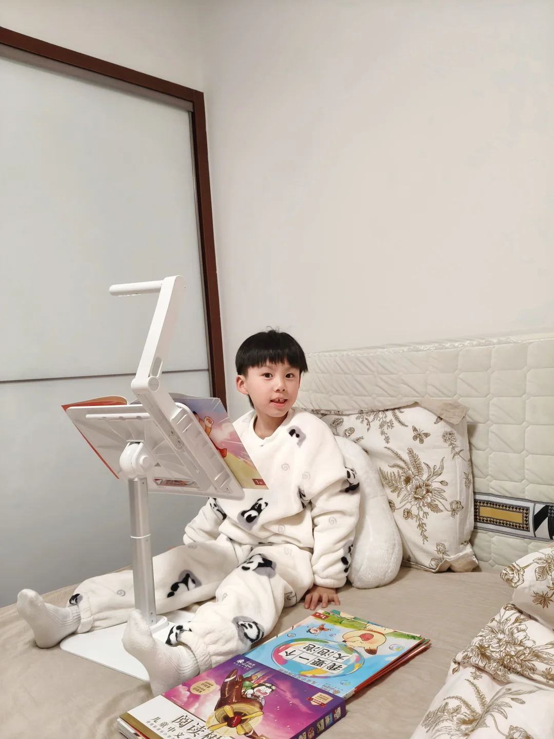 今晚看书不用低头了！
