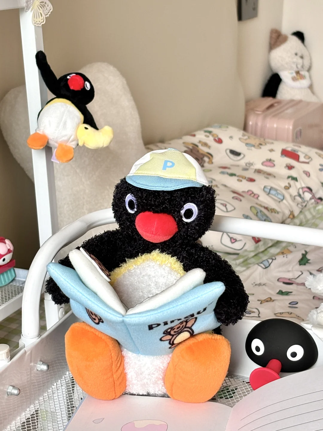 pingu🐧你看啥书呢！给我也看看📖
