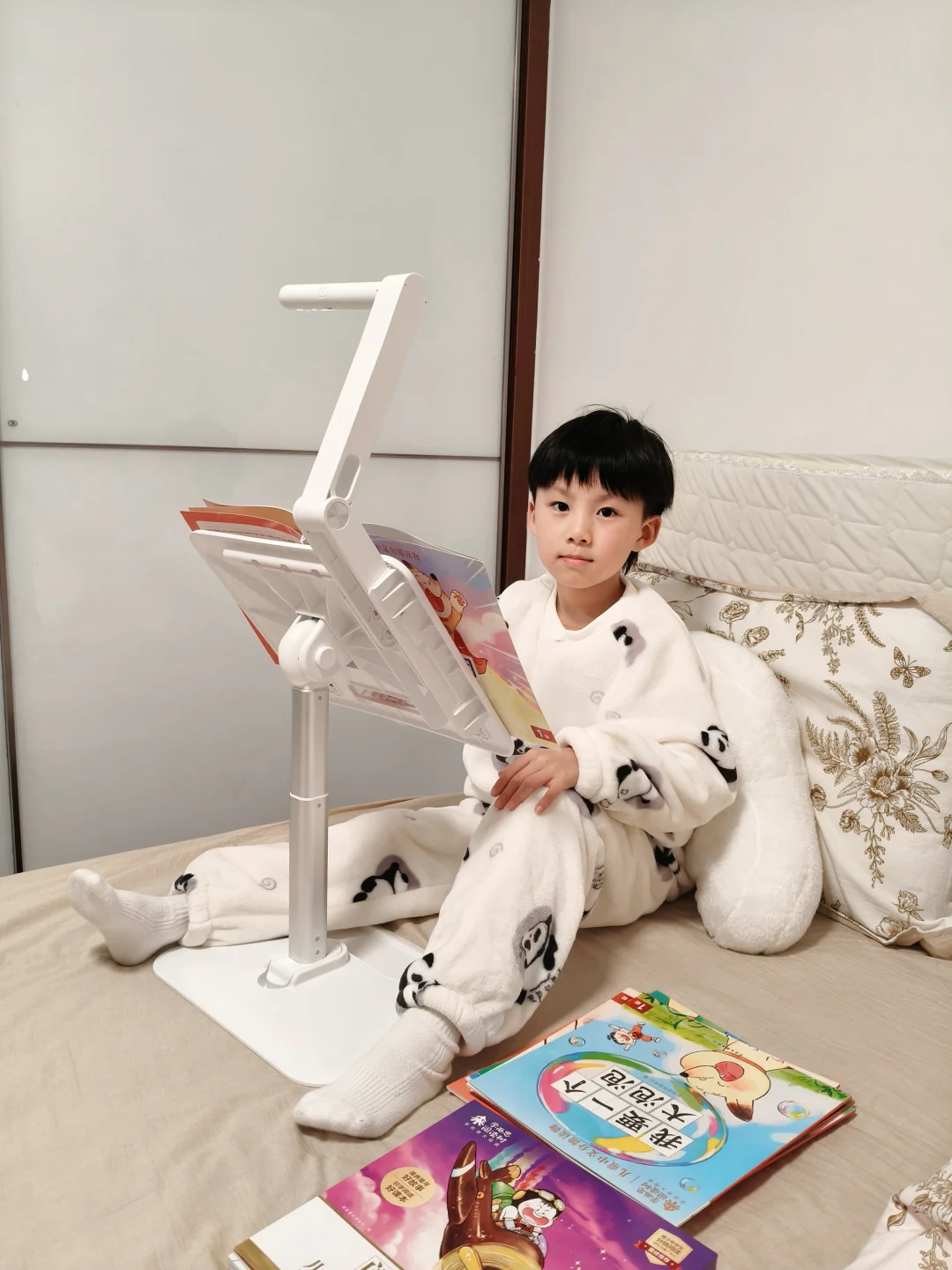 今晚看书不用低头了！