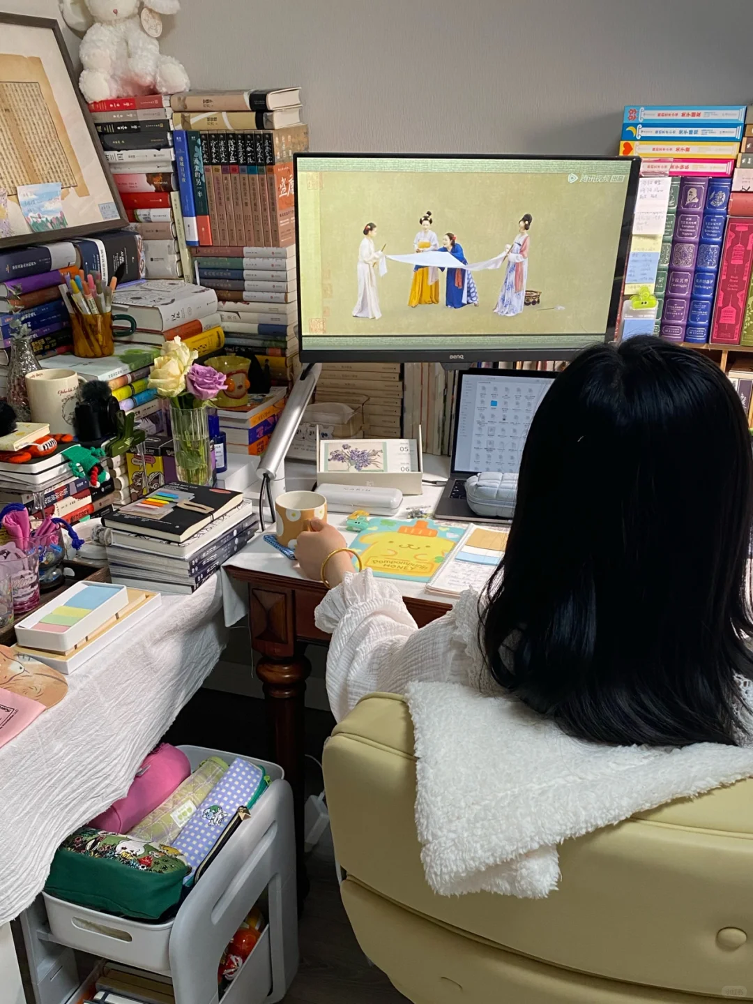 “书桌添置了一件神器，读书学习变得更舒服”