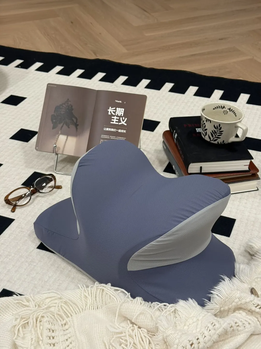 📚 舒适阅读新体验：趴着也能享受的惬意