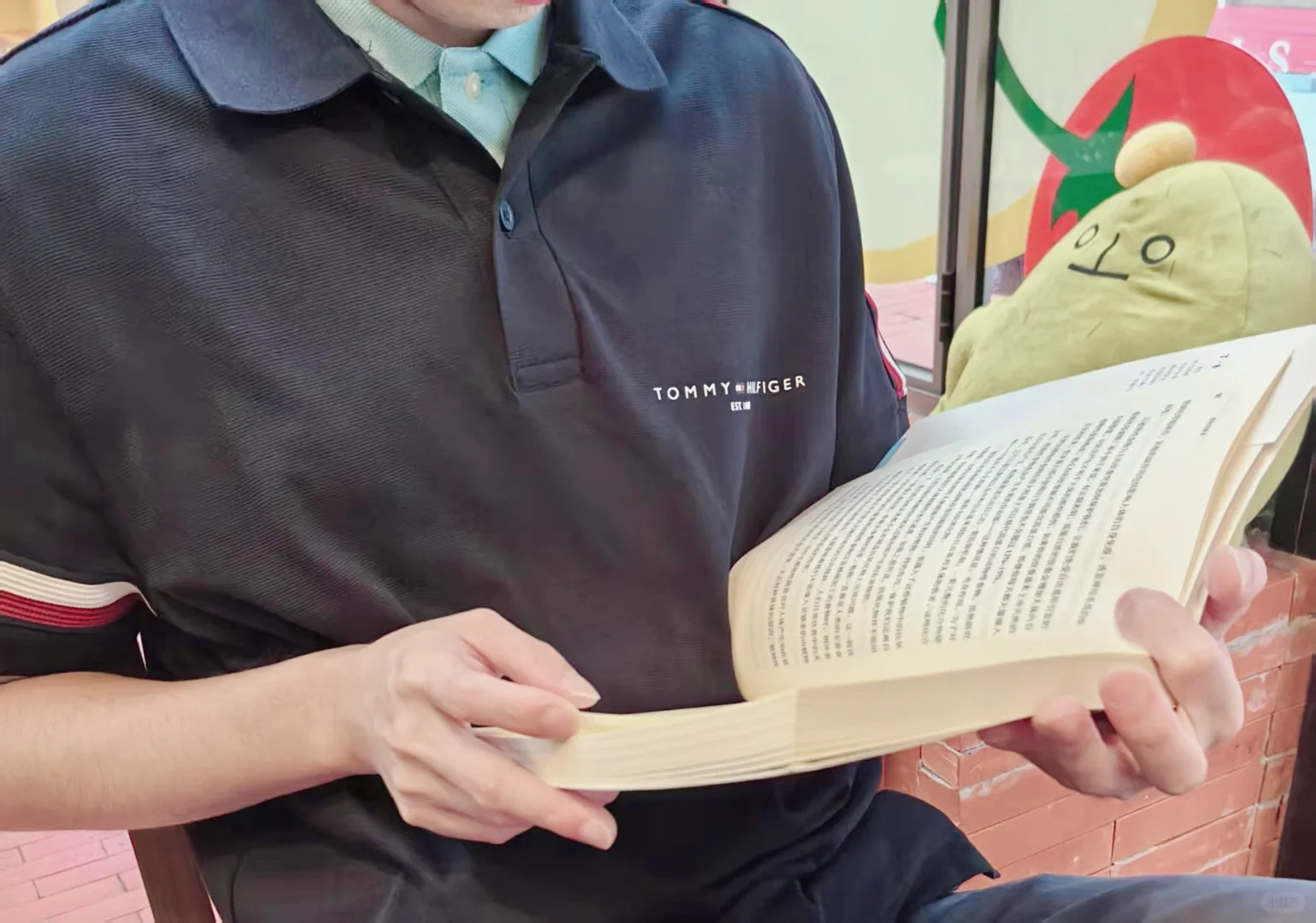 📚 悠闲时光 | 享受阅读与咖啡的完美结合