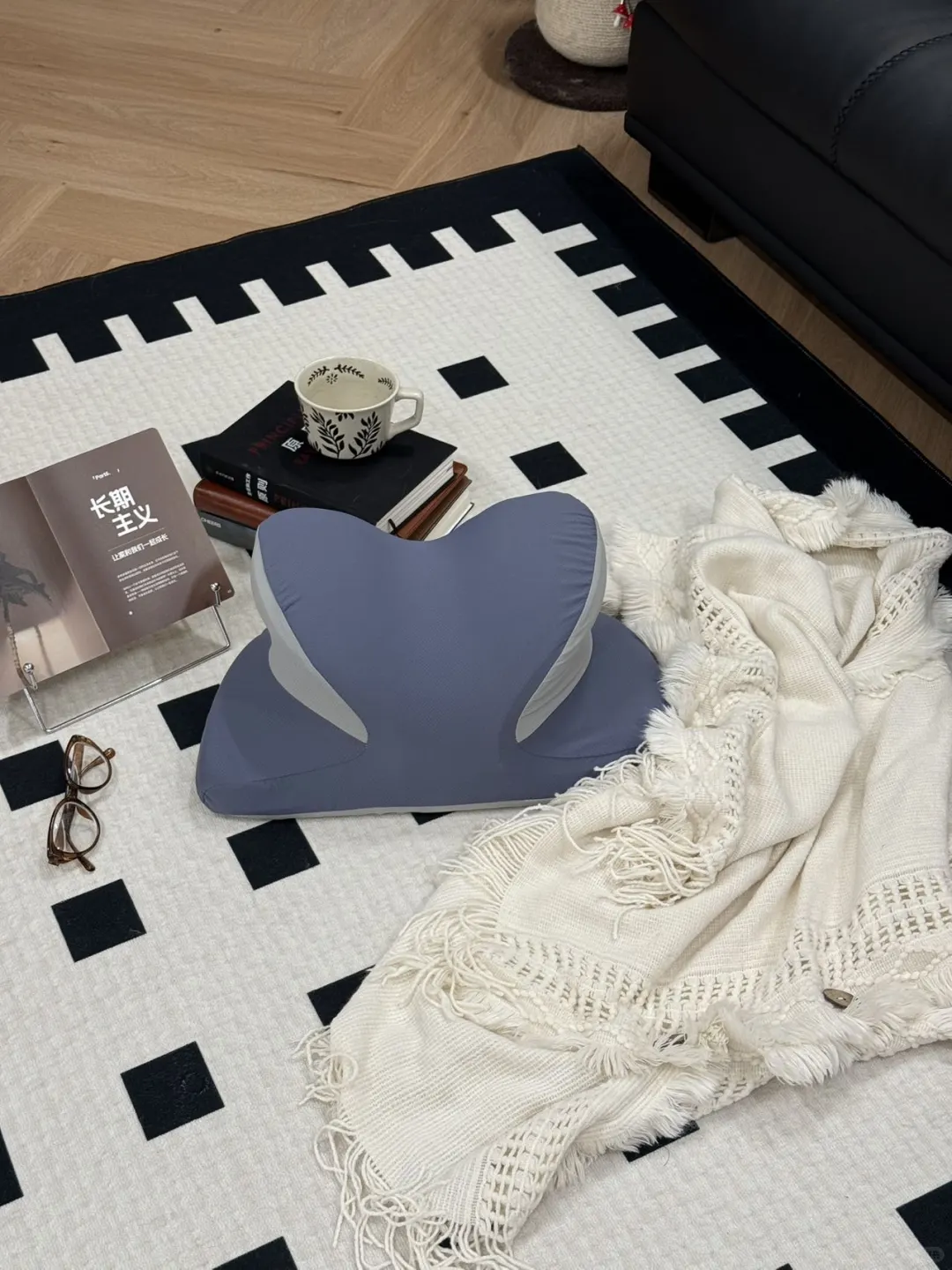 📚 舒适阅读新体验：趴着也能享受的惬意
