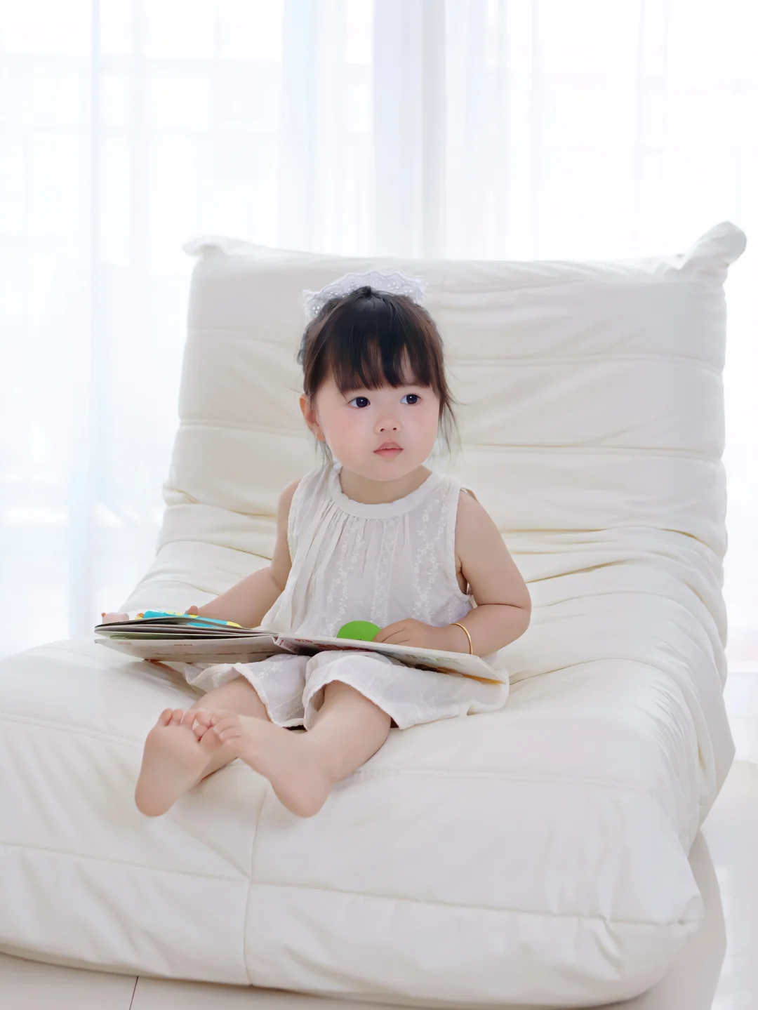 探索书的世界：小小幼儿的阅读时光