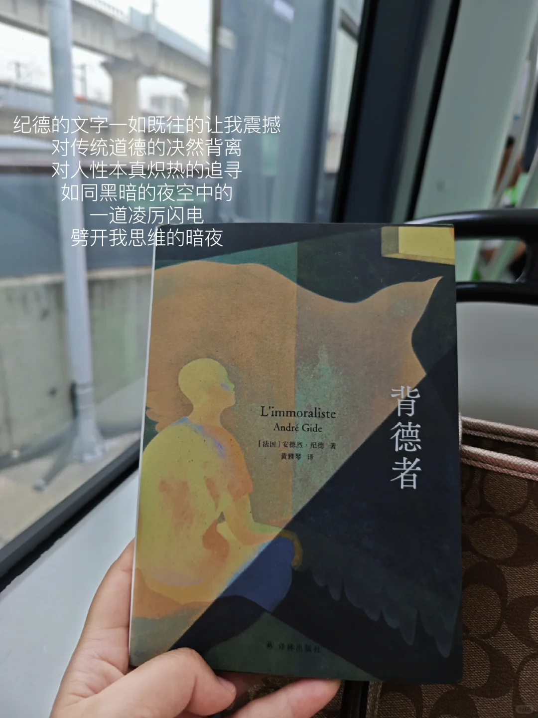 我发现长期看书的人都有一个共性：