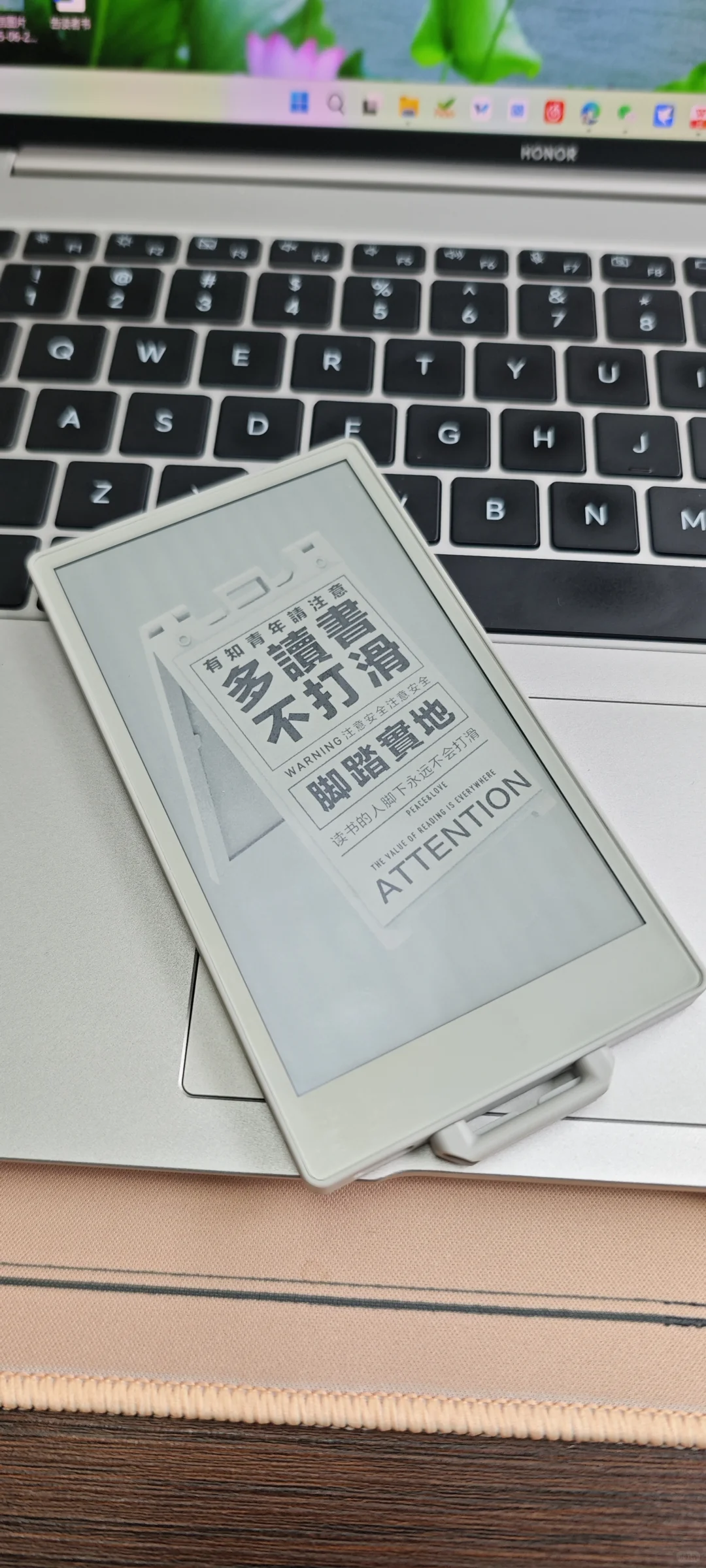 4.7寸墨水屏阅读器到手，颜值超高。