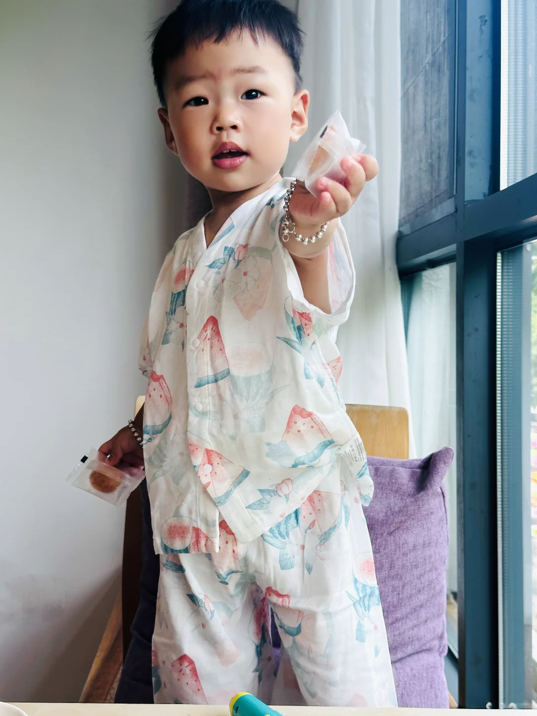 窗边一隅|茶香与翻书声里的松弛美学