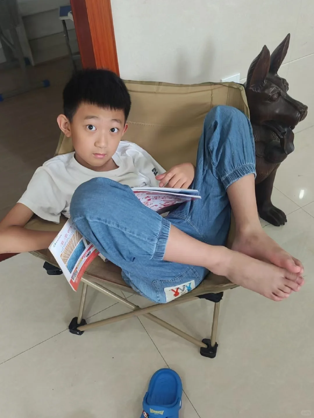 放假在家的阅读松弛感，这姿势太“皮