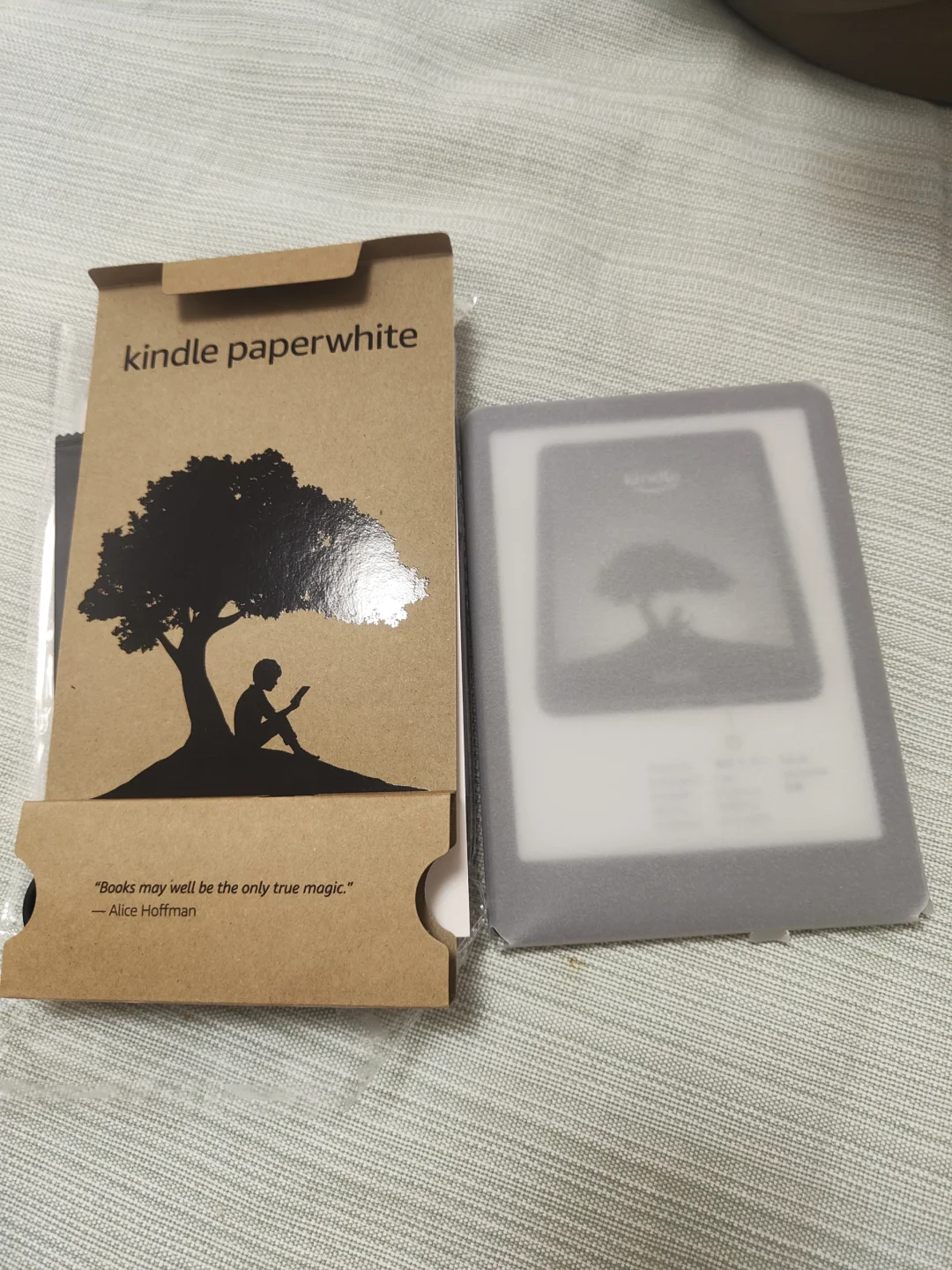 今天买的kindle6 纸白，谁懂！