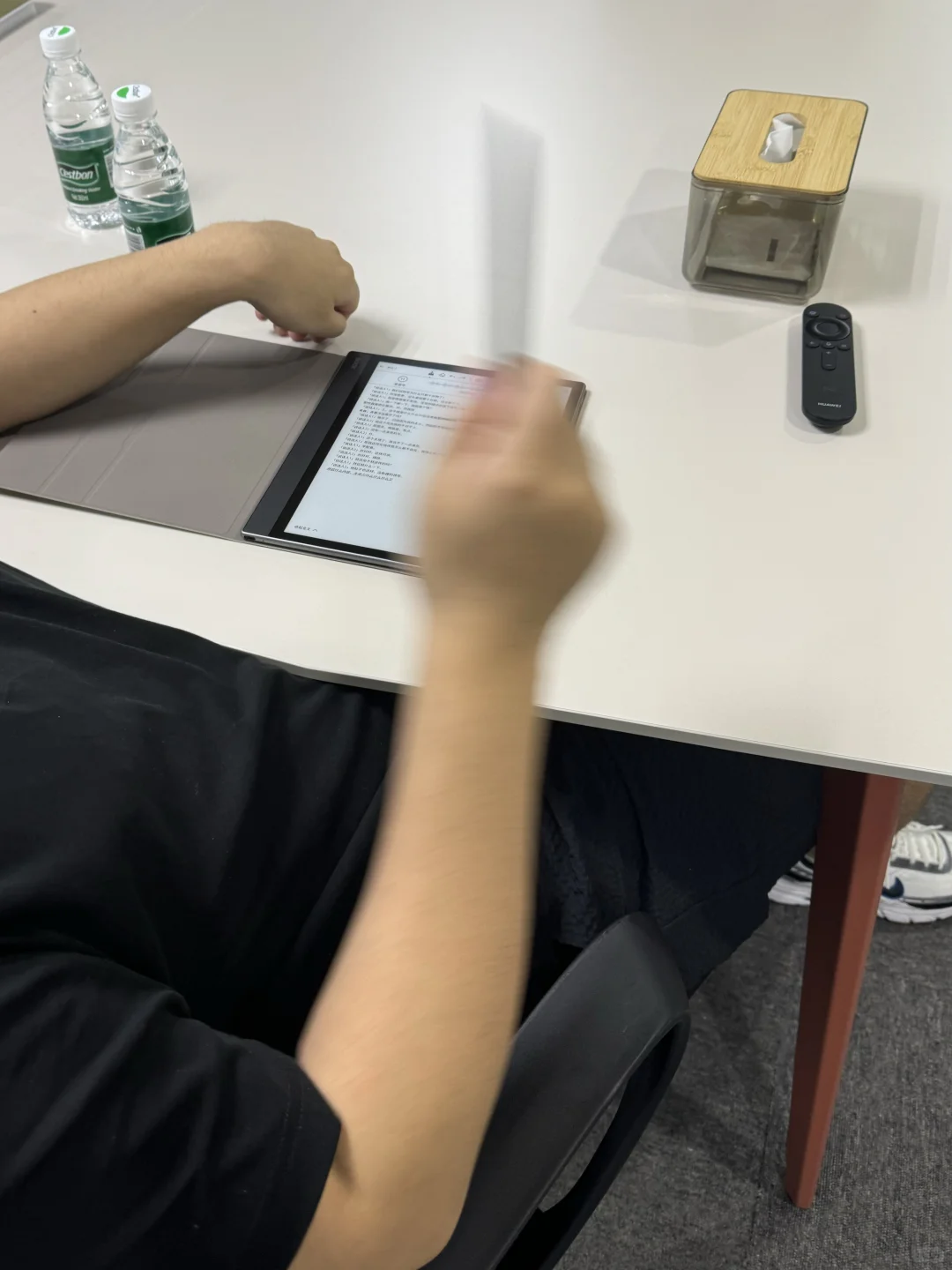 不是，真的有人用墨水屏办公啊？？