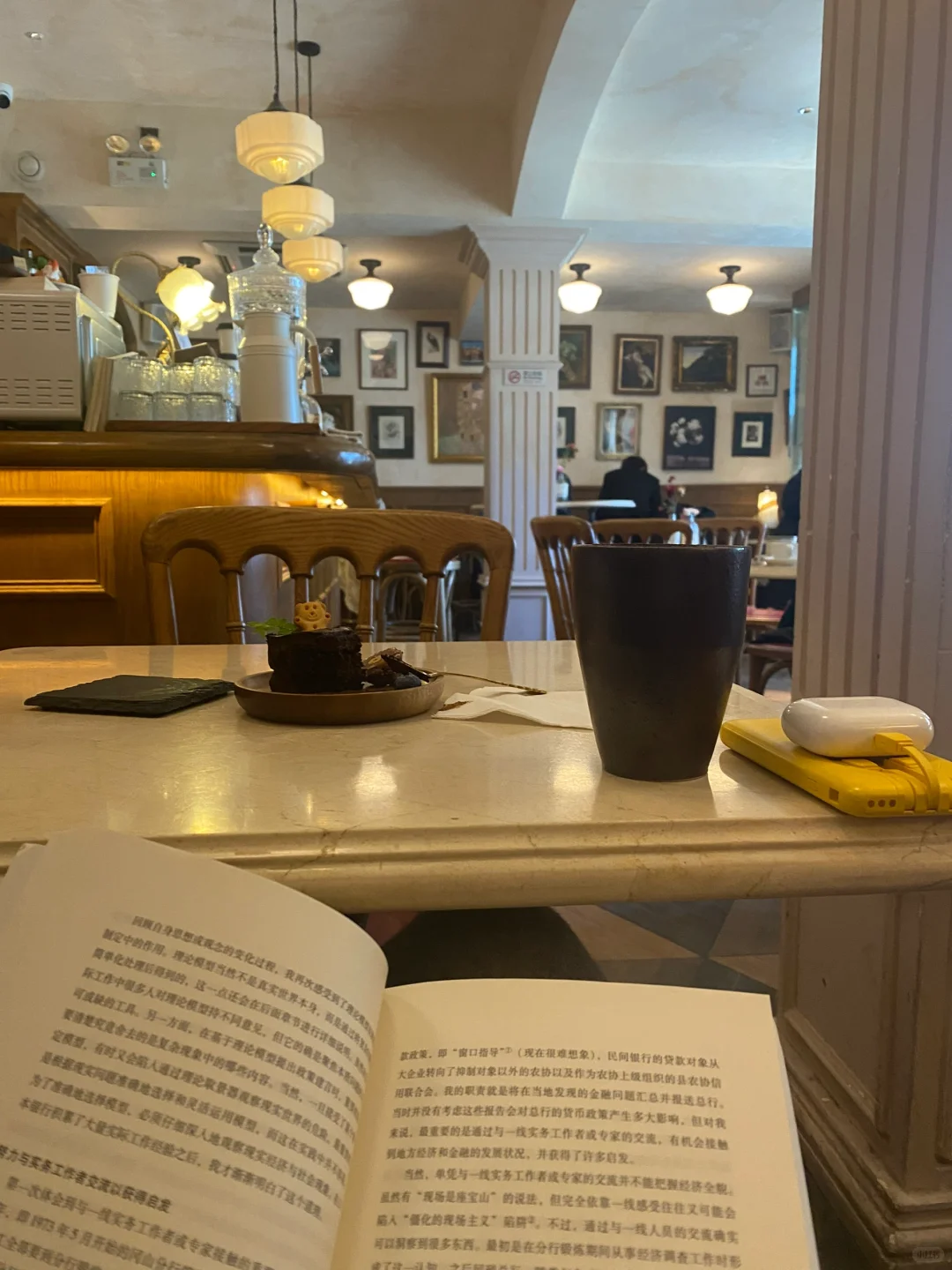 咖啡+书📖，收集独处的日常