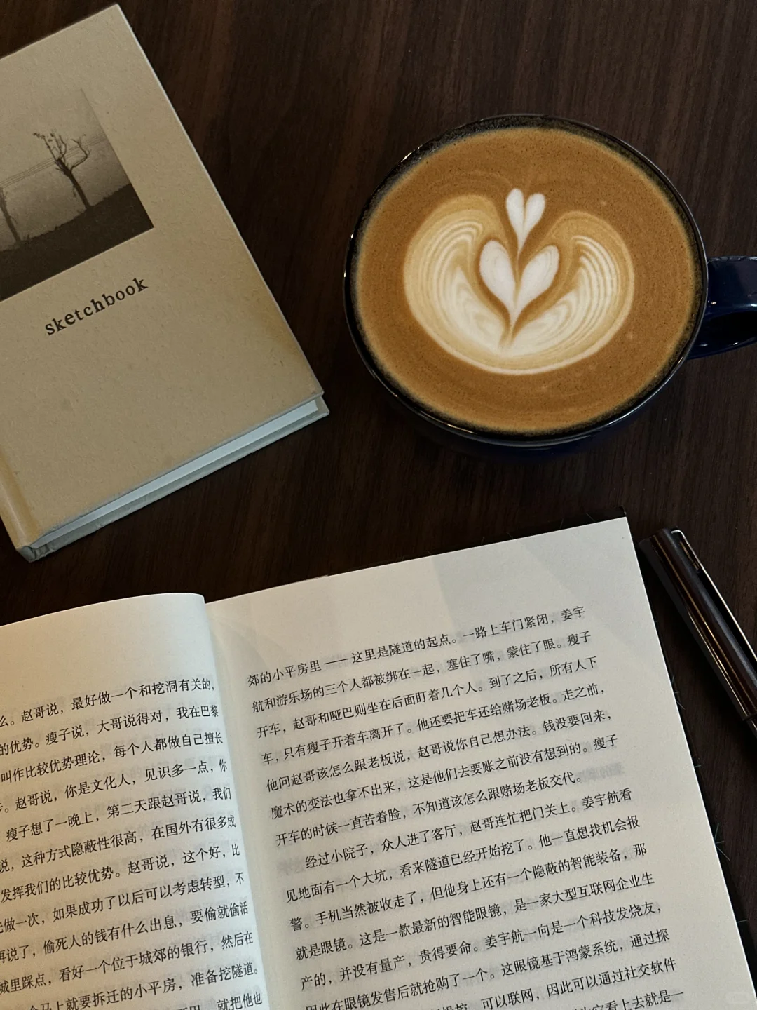“散步、阅读、睡觉。”