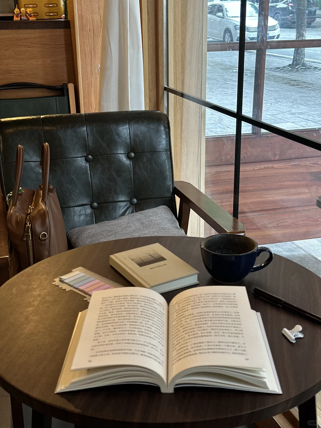 “散步、阅读、睡觉。”