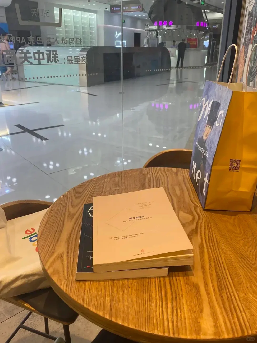 咖啡+书📖，收集独处的日常