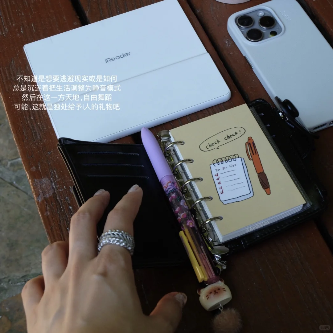 我又开始独处，重新爱上了阅读和散步：