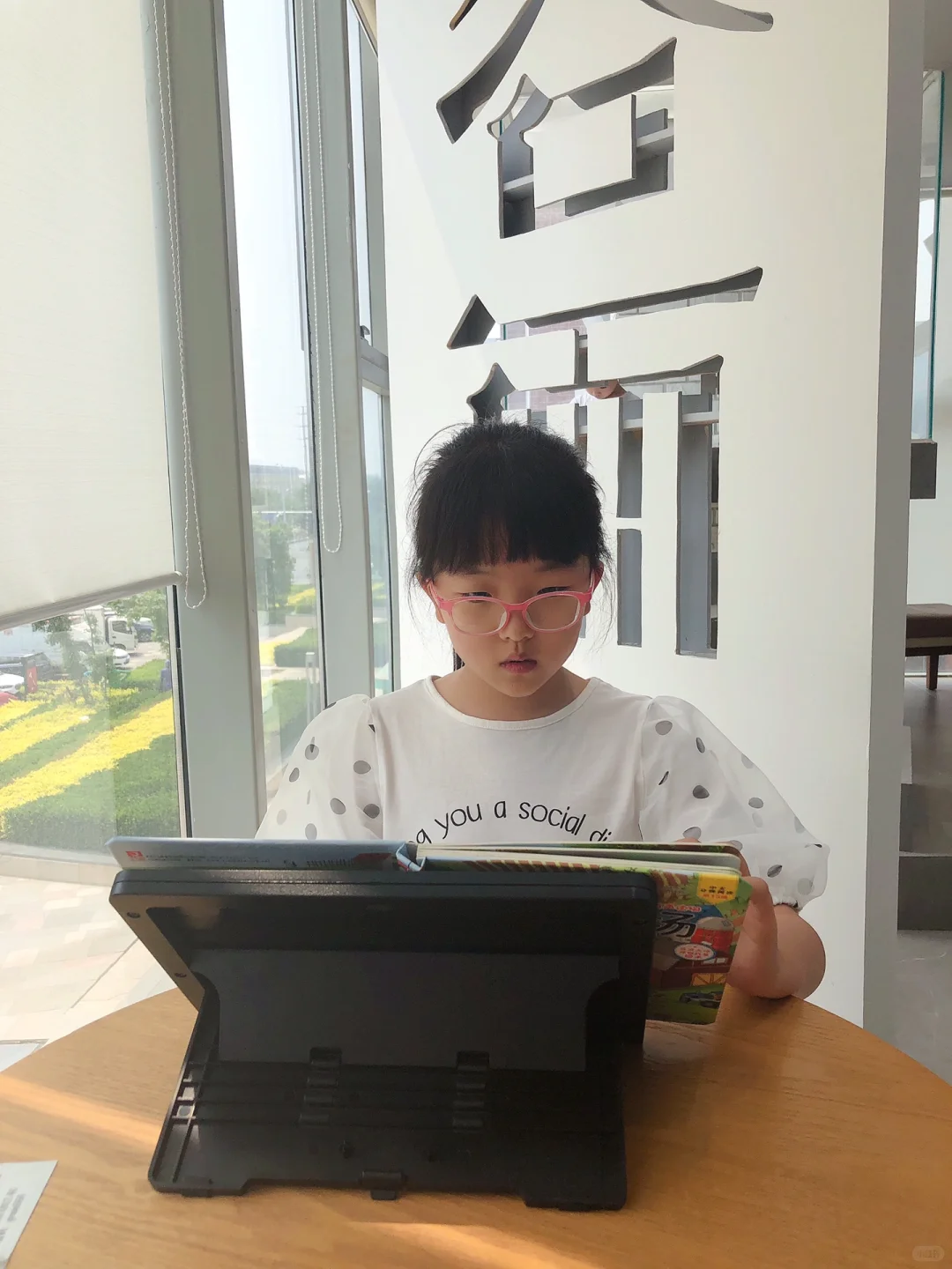 孩子读书必备｜用这个便携阅读架解放双手