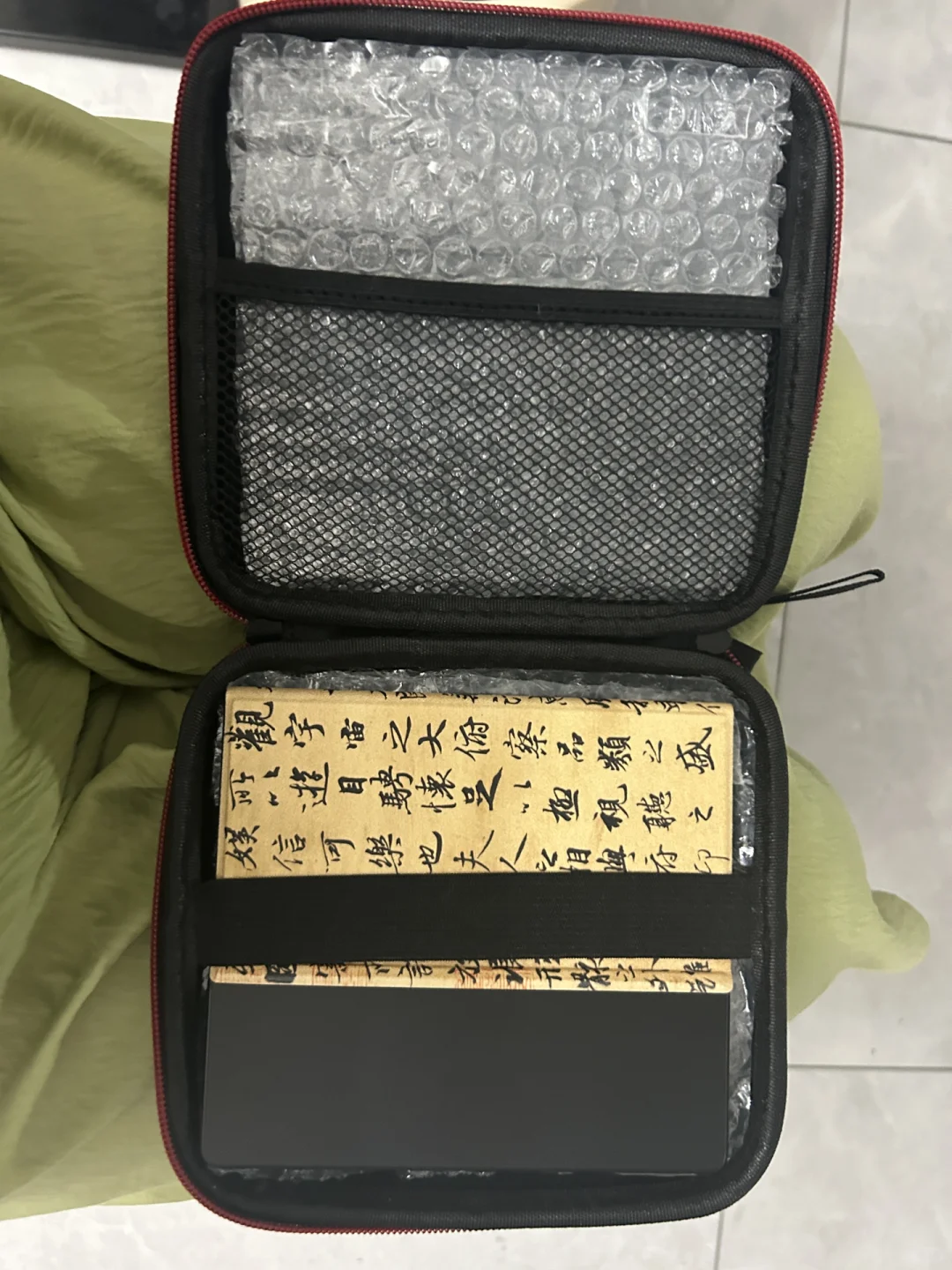 硬壳收纳包拯救电纸书携带问题！