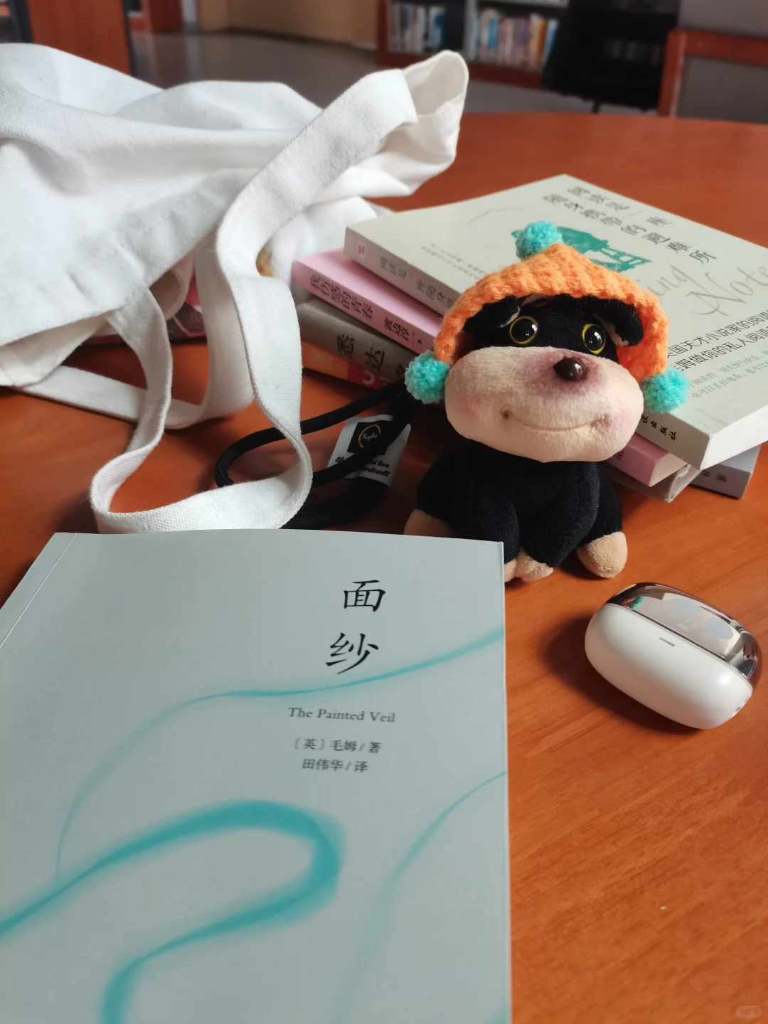 一个人独处，读书，听播客，散步，好好生活