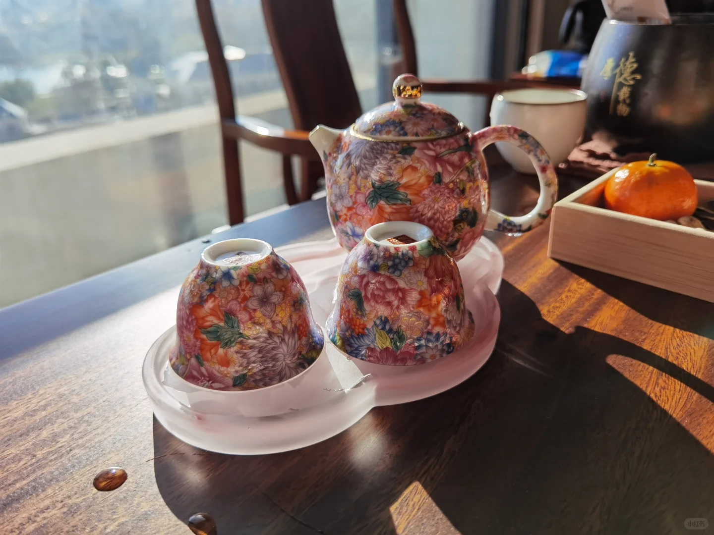 围炉煮茶共读一本书