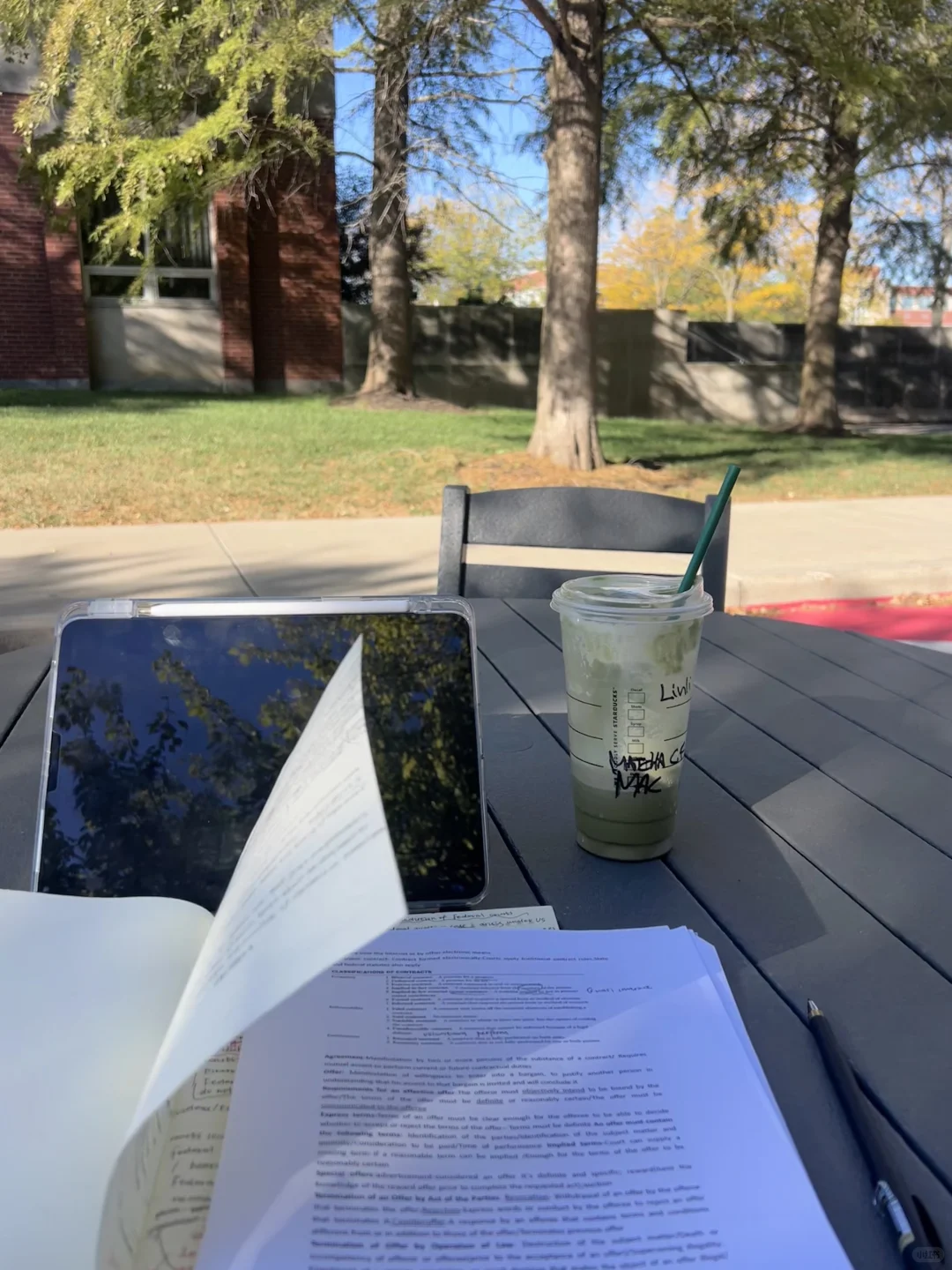 户外🌳 读书📚 晒太阳☀️ 发呆☁️