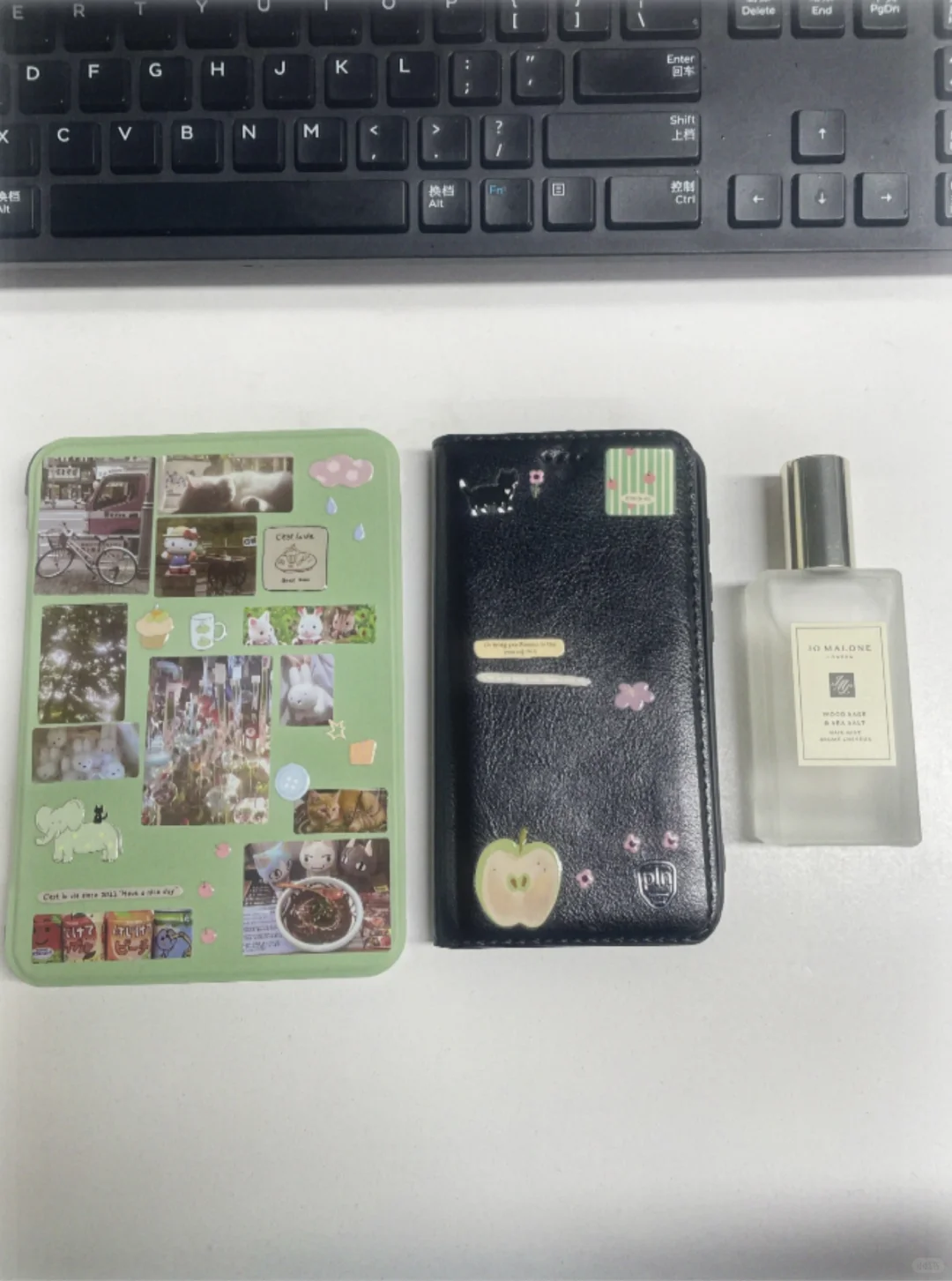宅女极简出行装备，两个墨水屏阅读器+香水