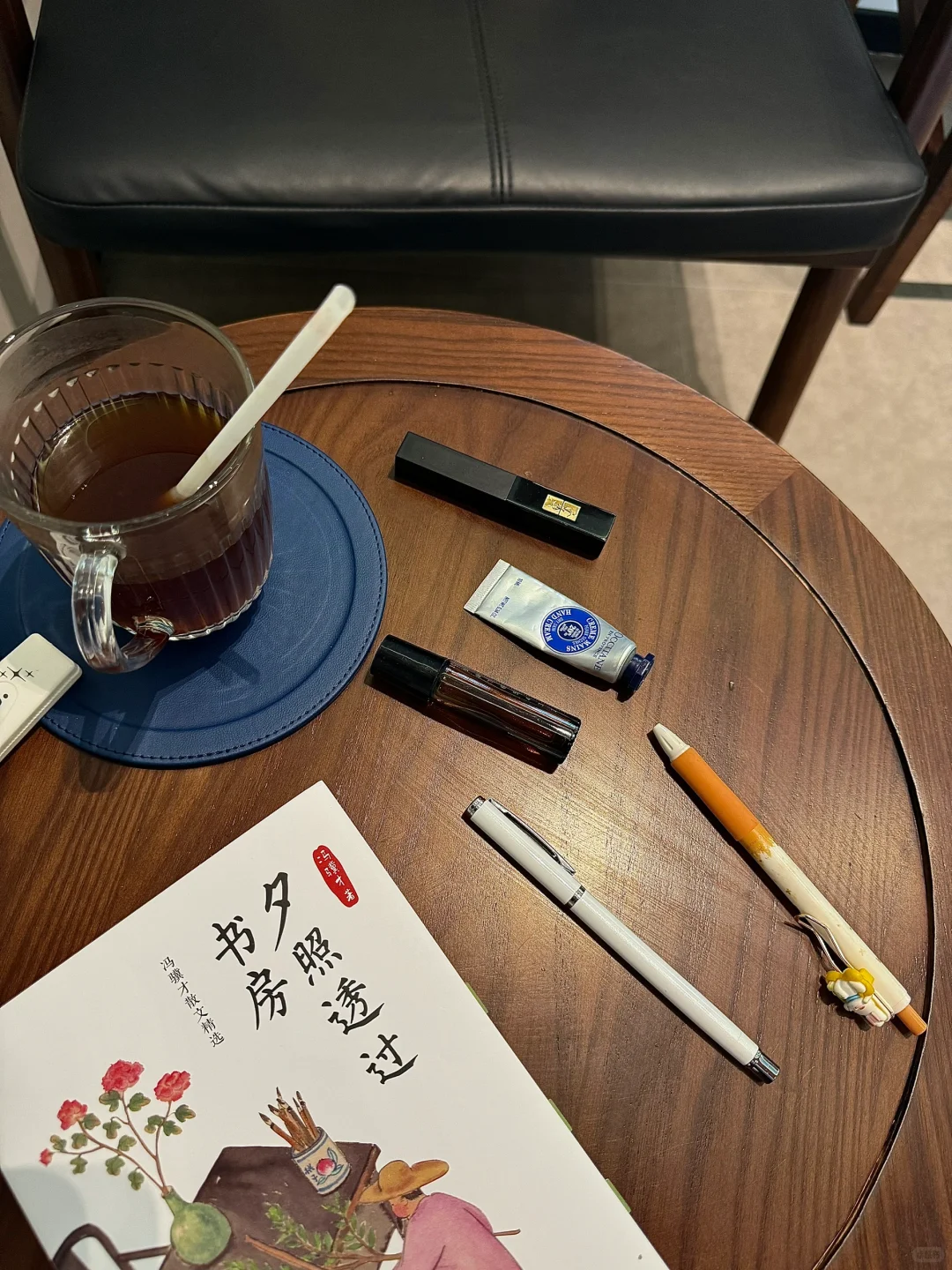我会早上9点去咖啡馆读书