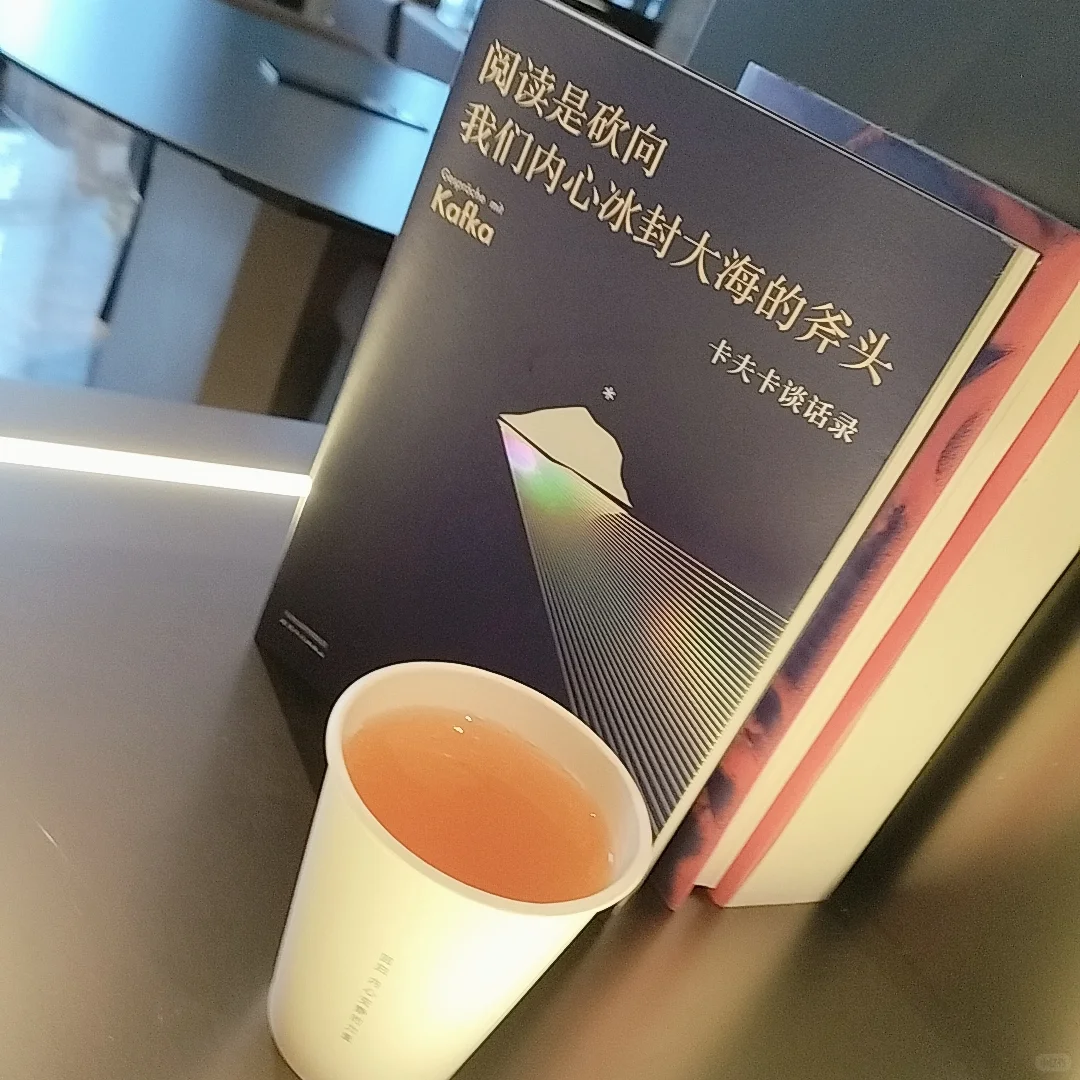 翻书和喝汽水是幸福的标配～
