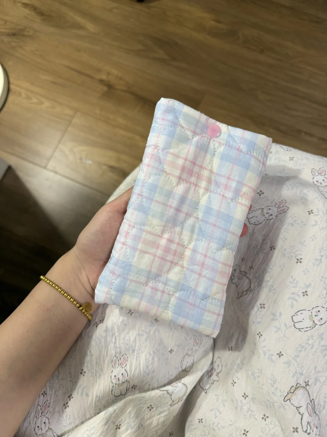 热乎乎的小白马阅读器保护袋📚