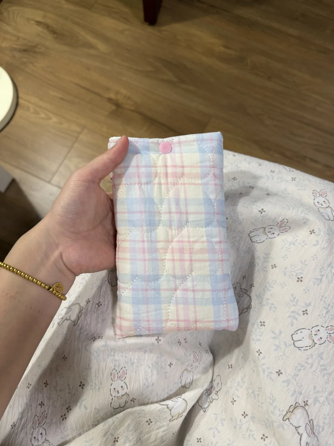 热乎乎的小白马阅读器保护袋📚