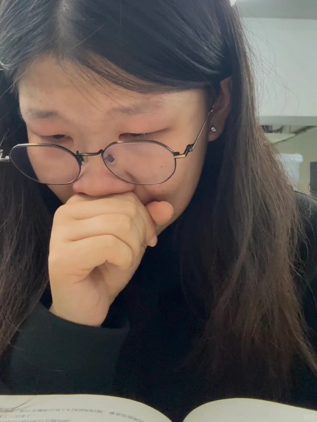 因为喜欢读书而觉得自己是个幸运的人。