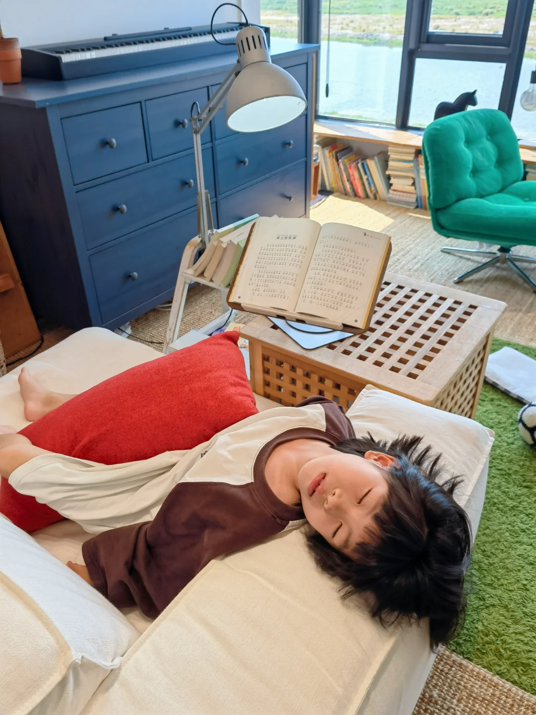 她哪有时间对手机产生兴趣啊？