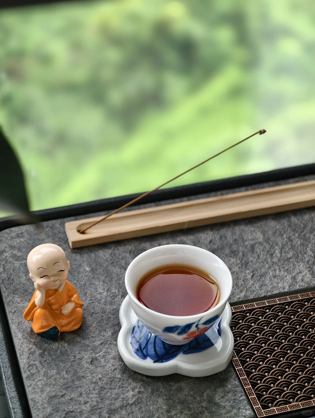 独处、读书、喝茶｜我不再用力走向任何人