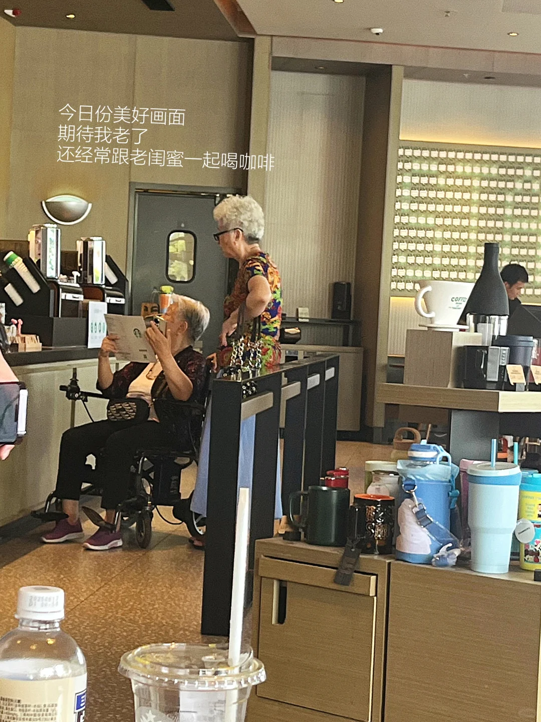 幸福就是：每天固定去咖啡店阅读2小时。