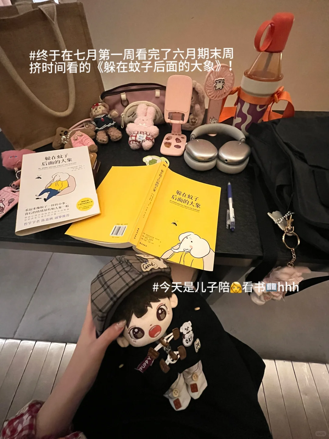 女大独处不停地看书…