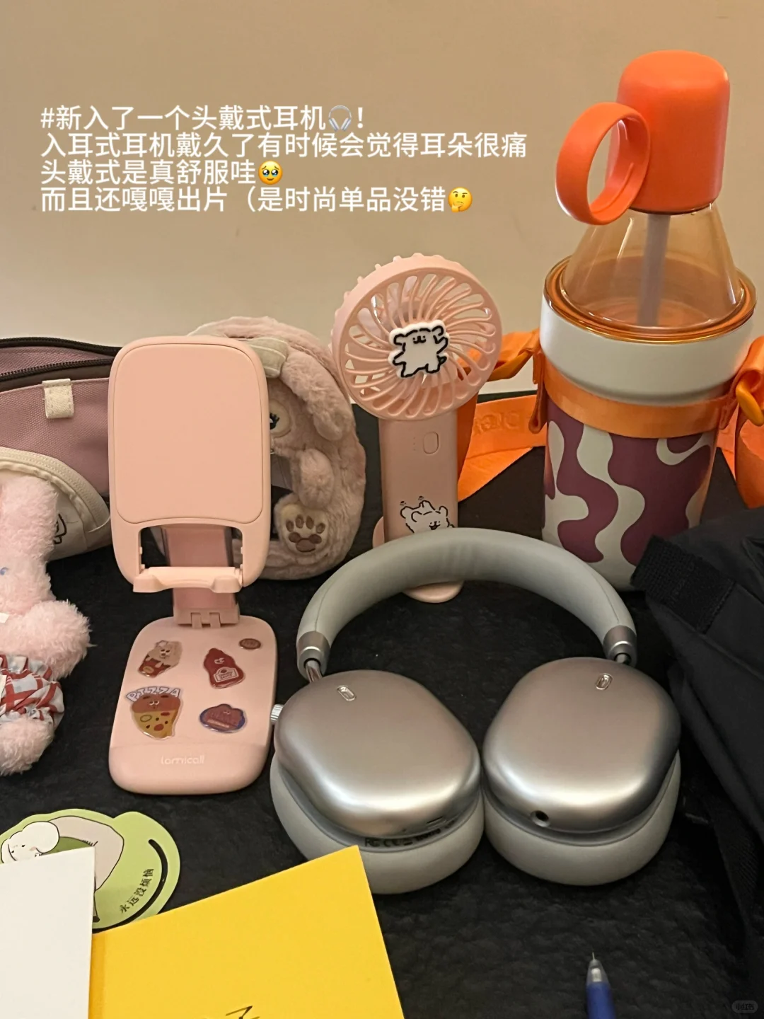 女大独处不停地看书…