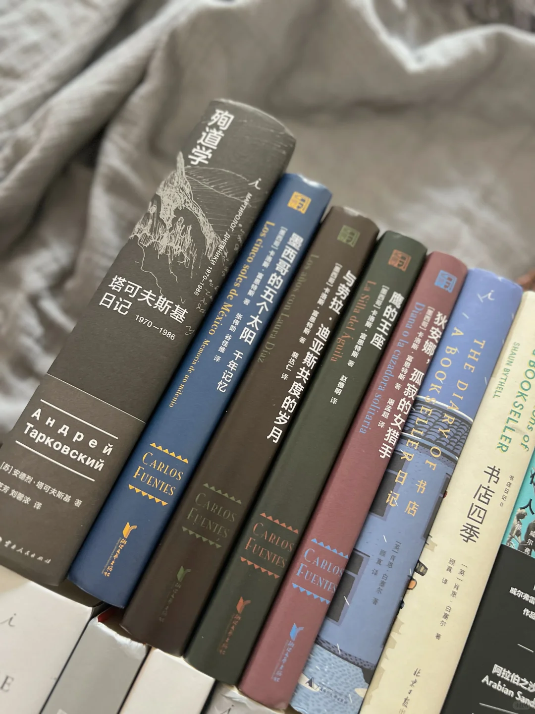 ◻️ 宅家书单 | 阅读让我低着头，却在向上看