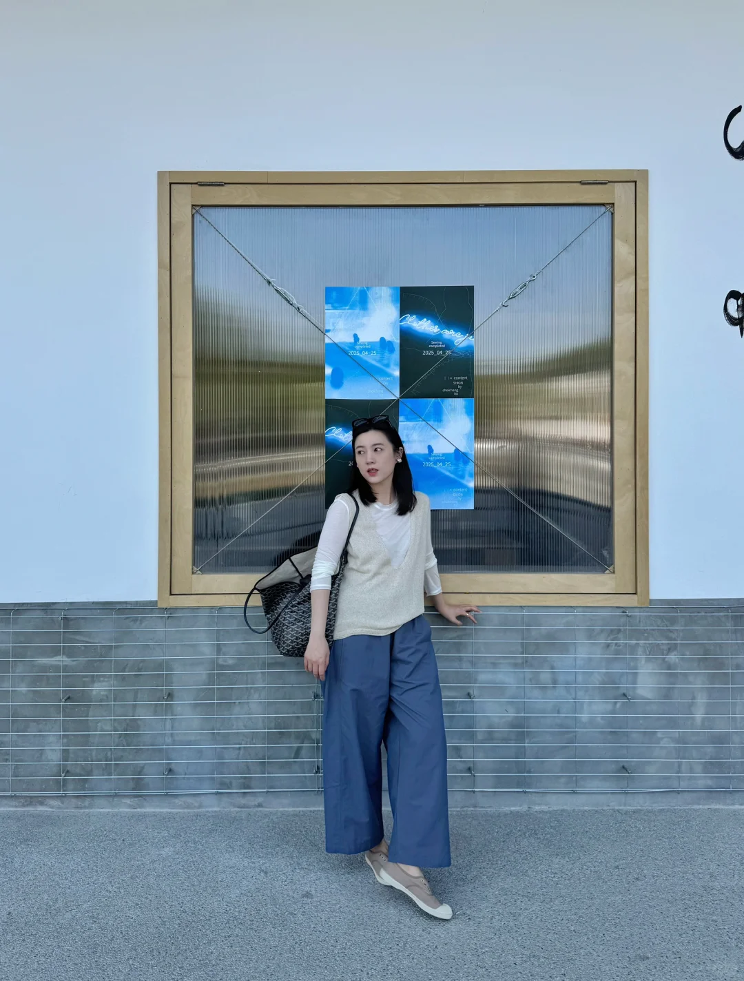 穿扁鞋，有一种经济上行的精神面貌