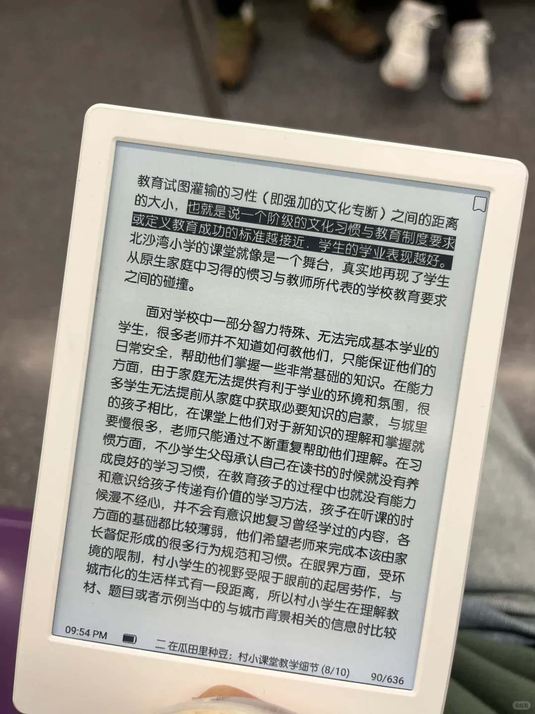 地铁是现代人的移动读书角