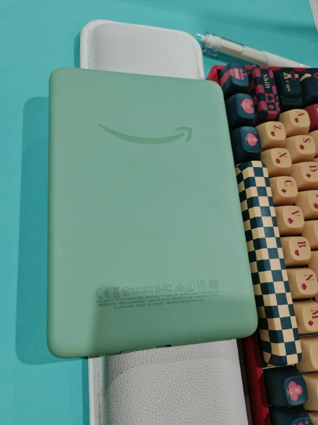 kindle小绿，冷白屏亮瞎眼