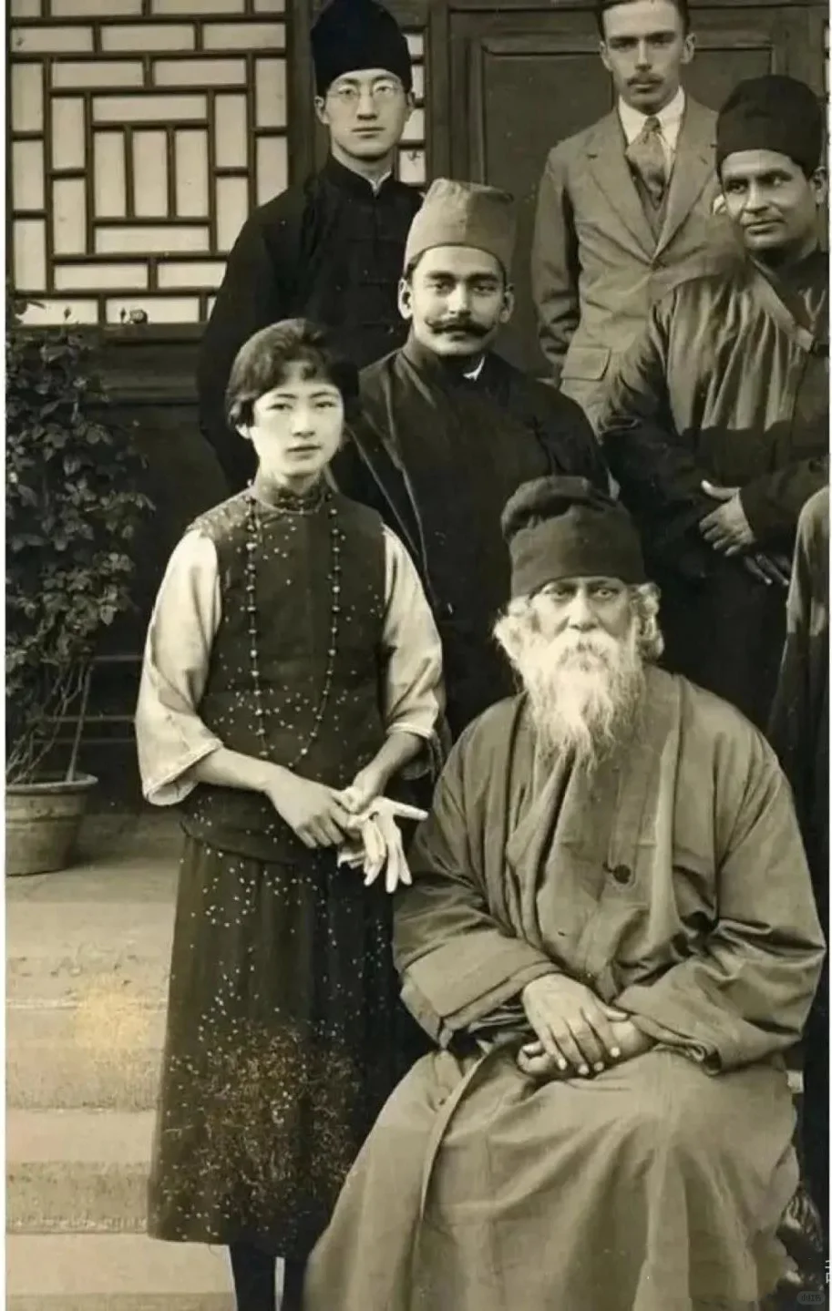 林徽因说：手执烟火以谋生，心怀诗意以谋爱