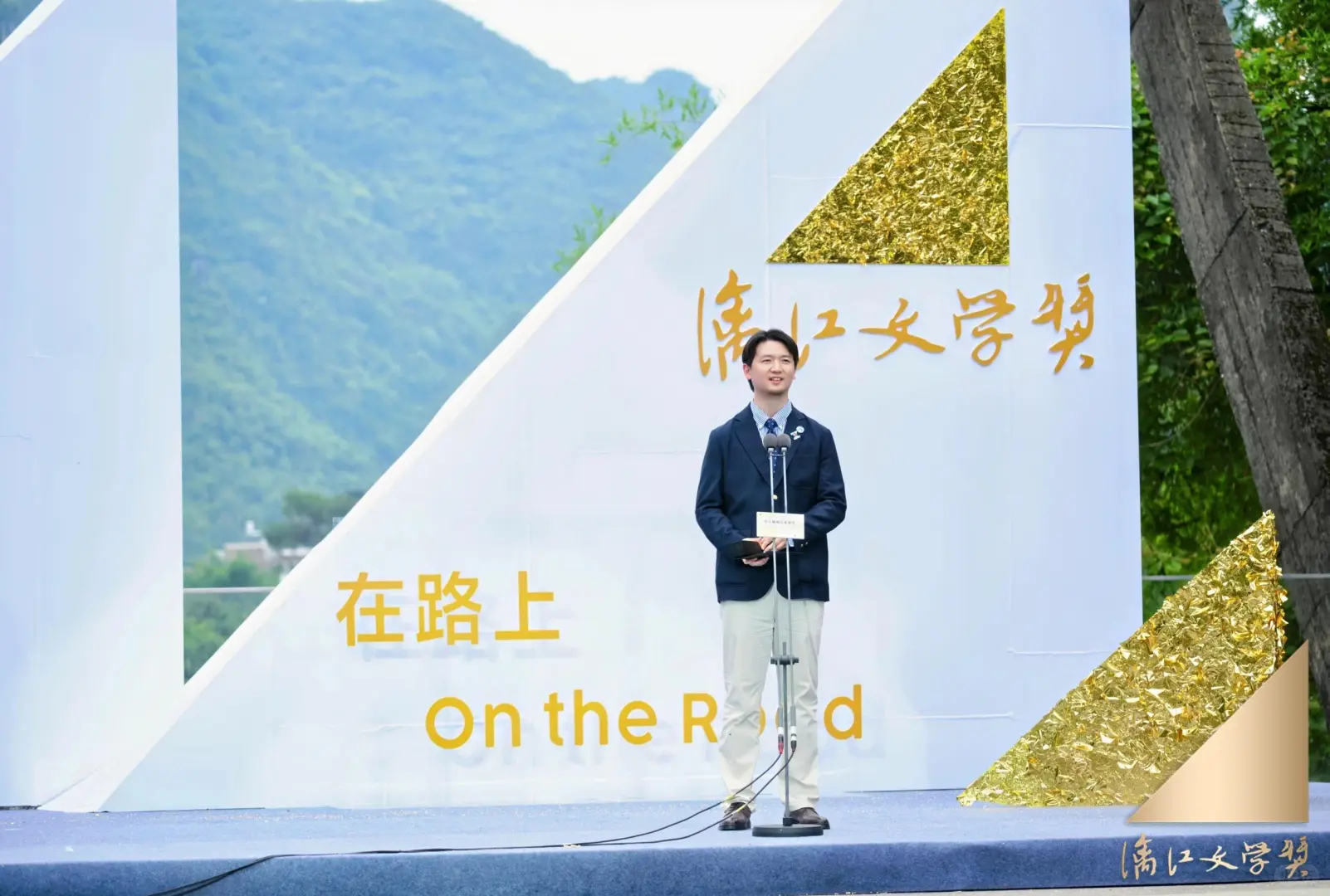 漓江文学奖刘楚昕《泥潭》预售开启❗️