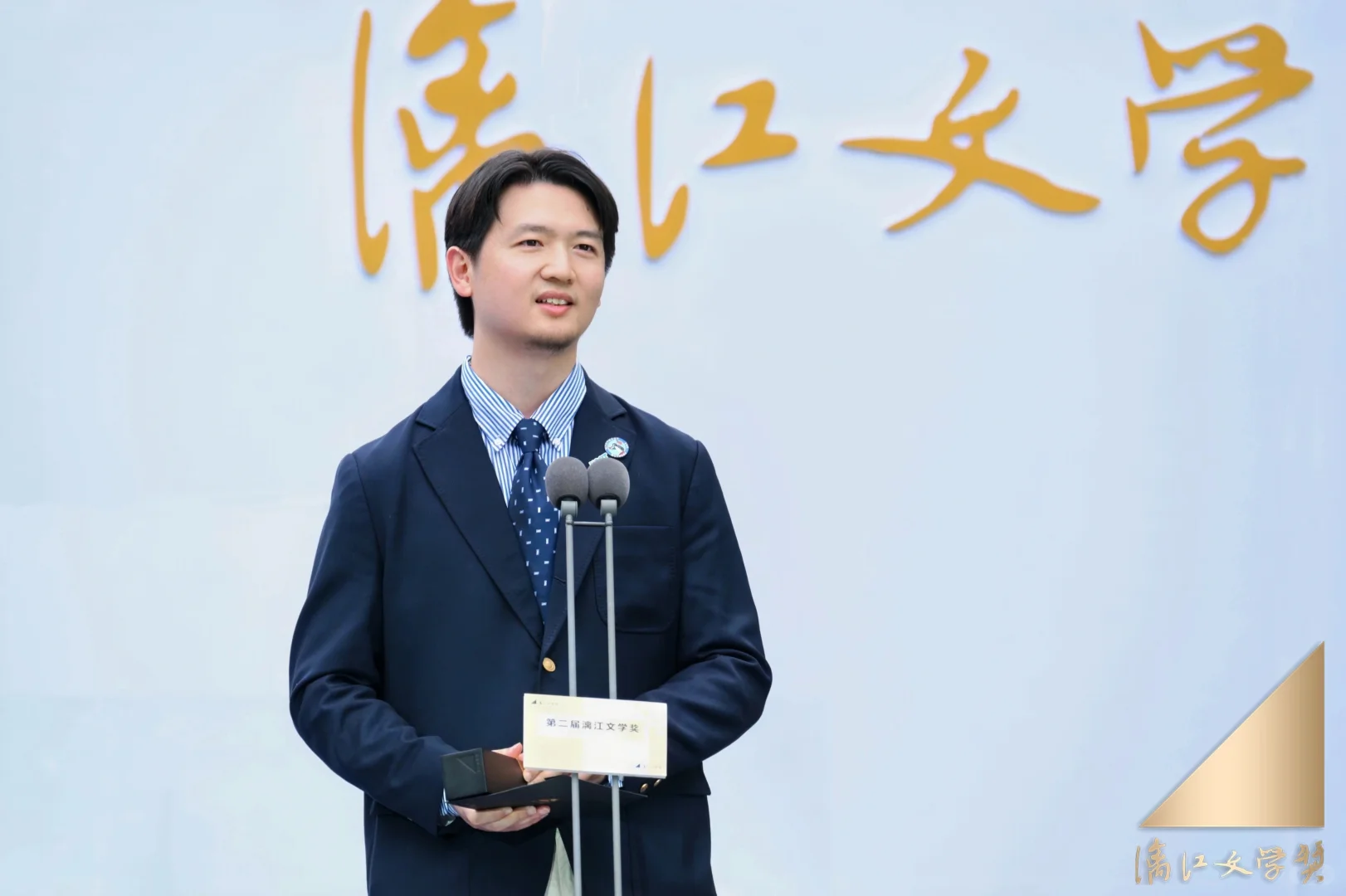 重磅！刘楚昕《泥潭》预售首发！