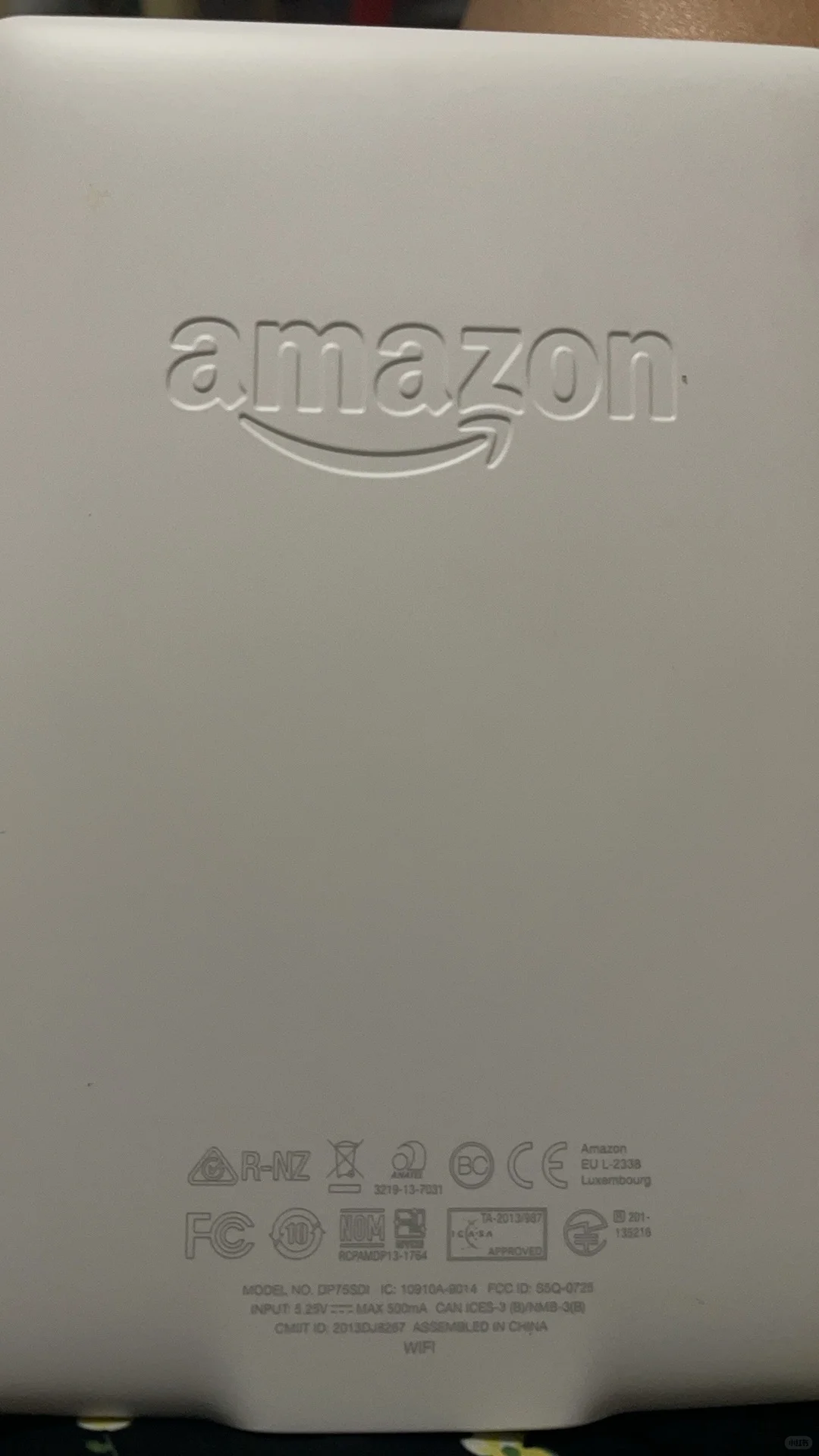 Kindle 几年没开机了，亮黄灯？