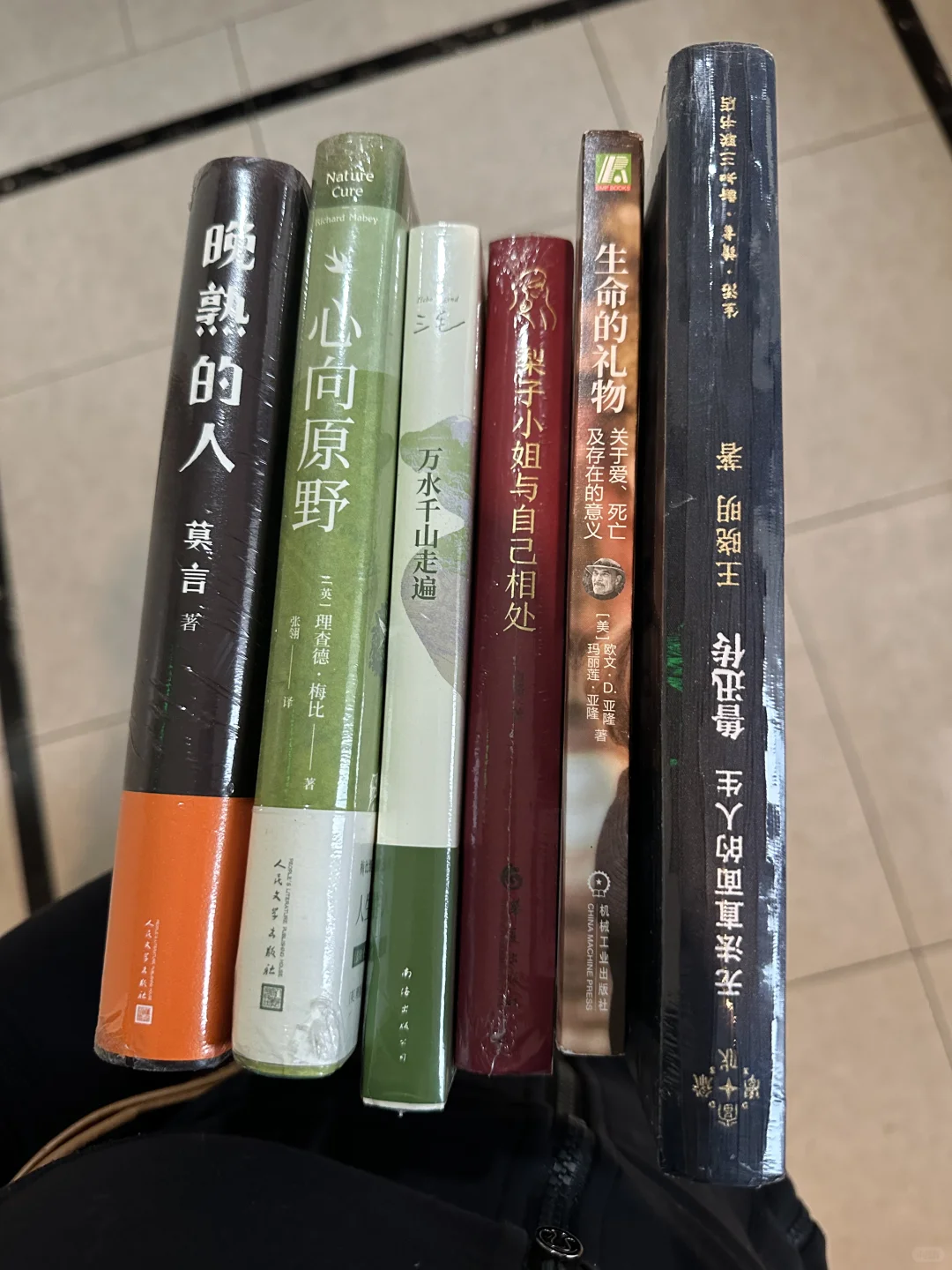 谁懂，买新书的快乐像拆礼物一样，充满期待