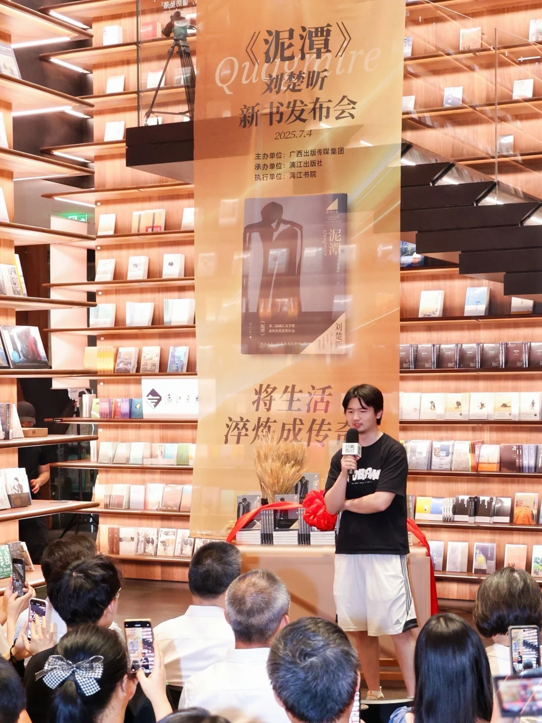 近期，我们整个团队都泡在一种滚烫的情绪里